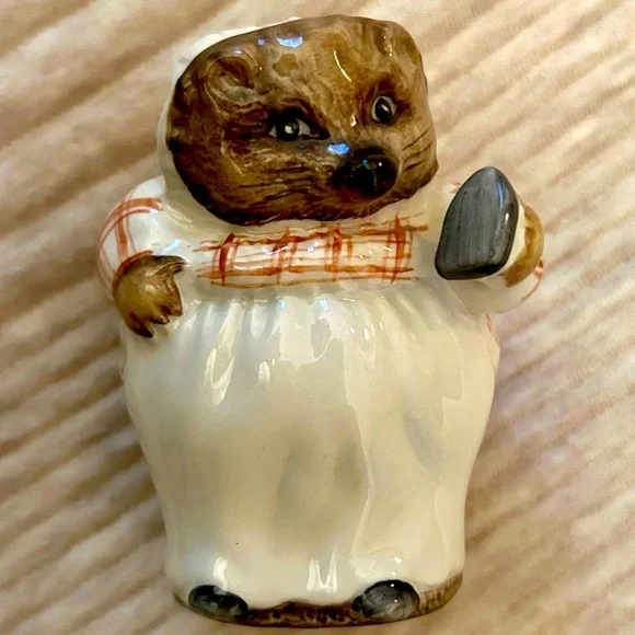 Beswick England, F. Warne and co., Beatrix Potter Mrs. Tiggy Winkle figurine - Picture 1 of 4